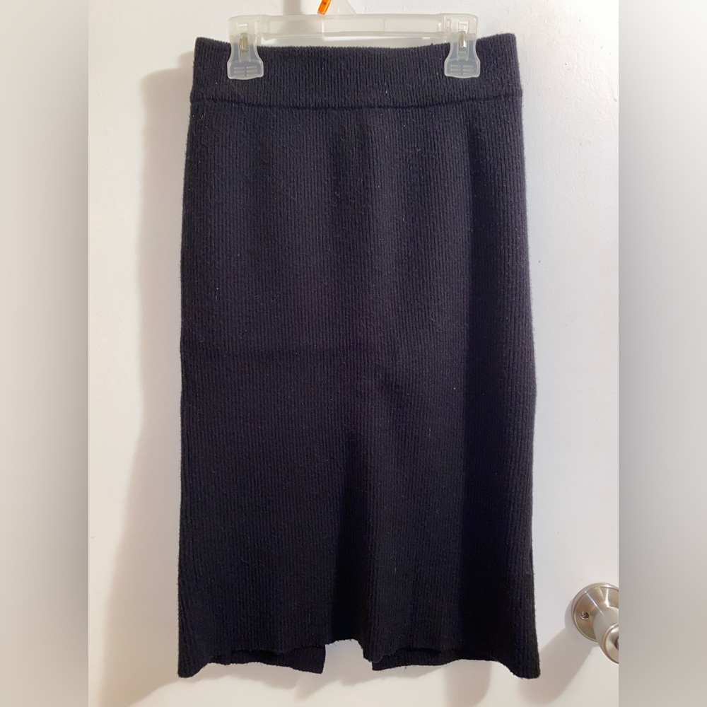 BERSHKA SKIRT  |  Knee-Length  |  Size M (4-6)